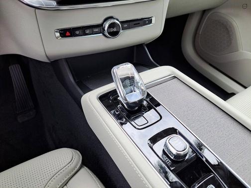 Denim Blue Metallic 2026 Volvo XC90 B6 Ultra 7-Seater