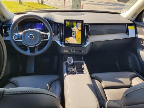 2025 Volvo XC90 Plug-In Hybrid T8 Plus 7-Seater