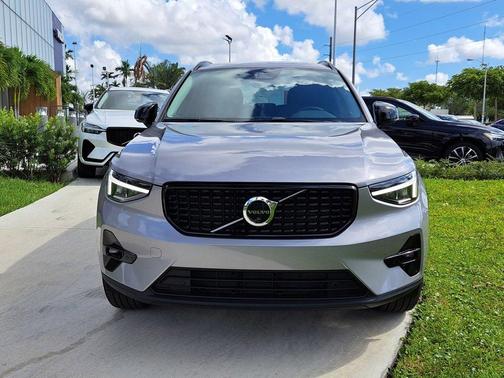 2026 Volvo XC40 PLUS