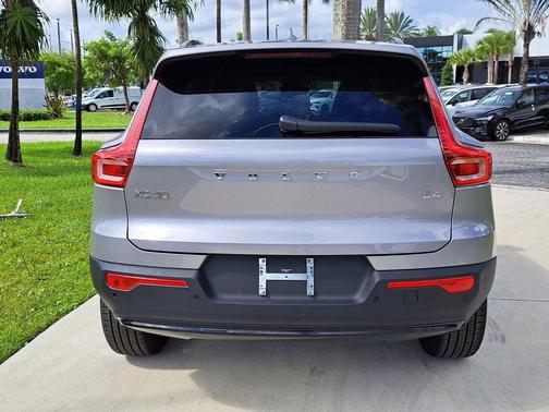 2026 Volvo XC40 B4 Plus