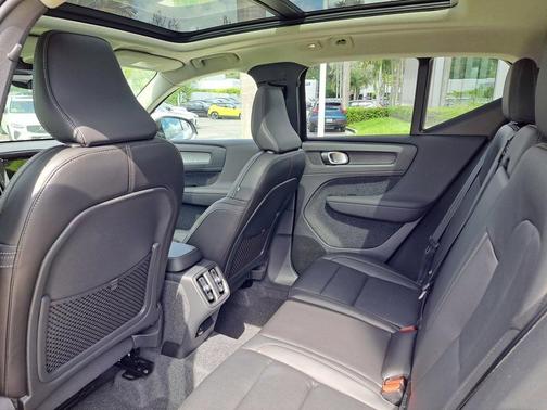 2026 Volvo XC40 B4 Plus