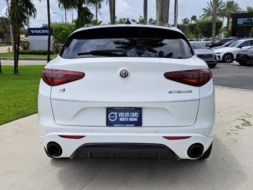 2022 Alfa Romeo Stelvio Veloce