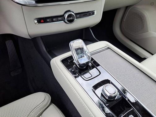 2026 Volvo XC90 B6 Ultra 7-Seater