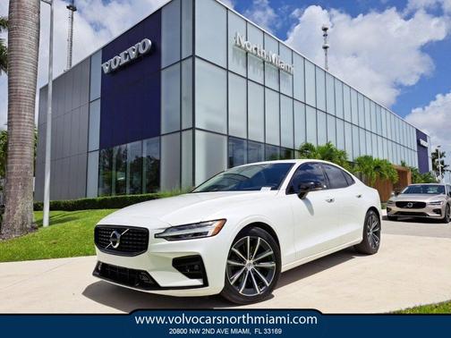 2021 Volvo S60 T5 Momentum