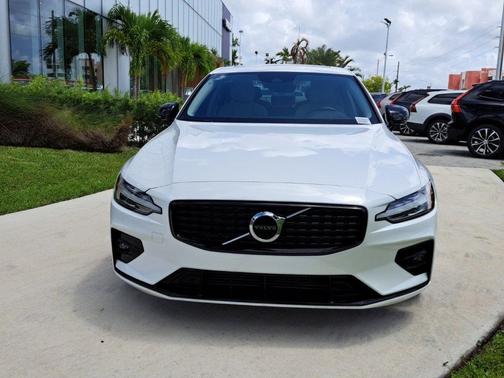 2021 Volvo S60 T5 Momentum