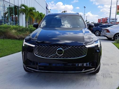 2025 Volvo XC90 B5 Core