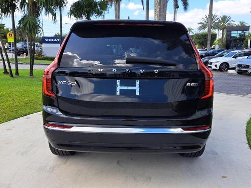 2025 Volvo XC90 B5 Core