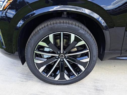 2025 Volvo XC90 B5 Core