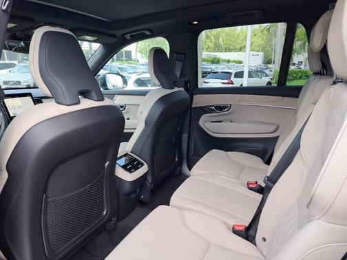 2025 Volvo XC90 B5 Core
