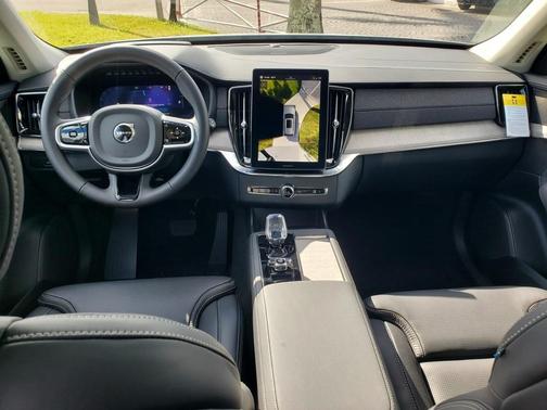 2025 Volvo XC90 Plug-In Hybrid T8 Ultra 7-Seater