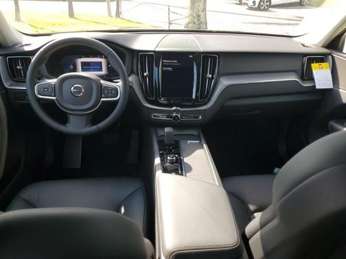 2025 Volvo XC60 Plug-In Hybrid T8 Core