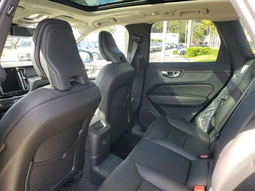 2025 Volvo XC60 Plug-In Hybrid T8 Core