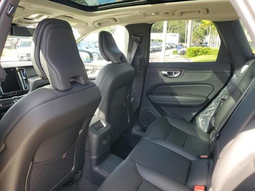 2025 Volvo XC60 Plug-In Hybrid T8 Core