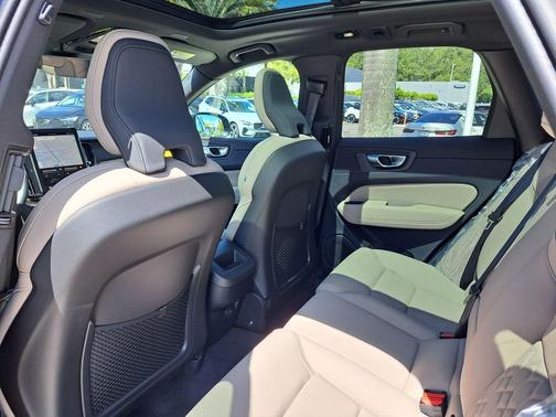 Onyx Black Metallic 2026 Volvo XC60 B5 Core