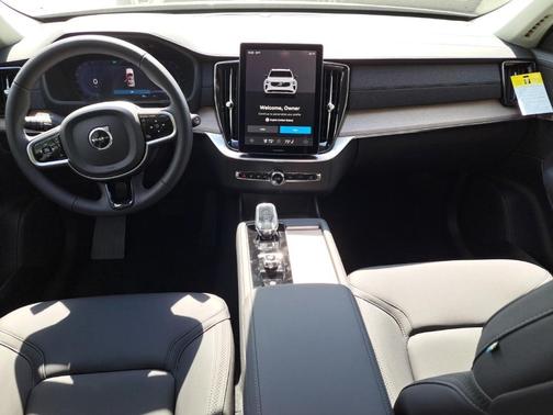 2025 Volvo XC90 B5 Core