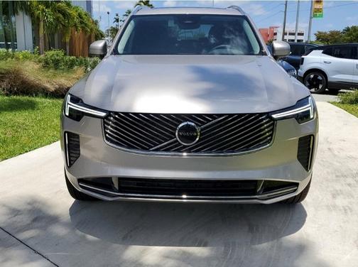 2025 Volvo XC90 B5 Core
