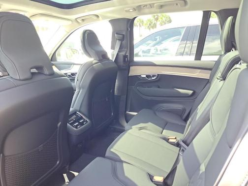2025 Volvo XC90 B5 Core