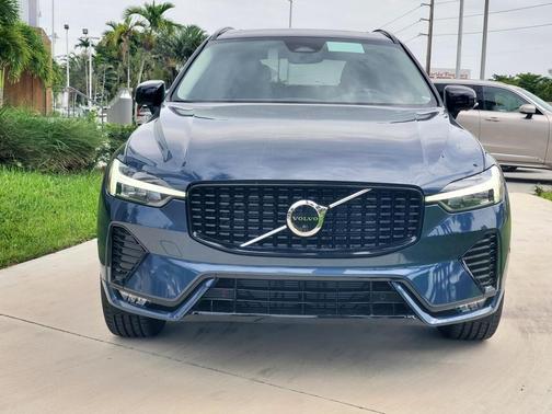 2025 Volvo XC60 B5 Plus