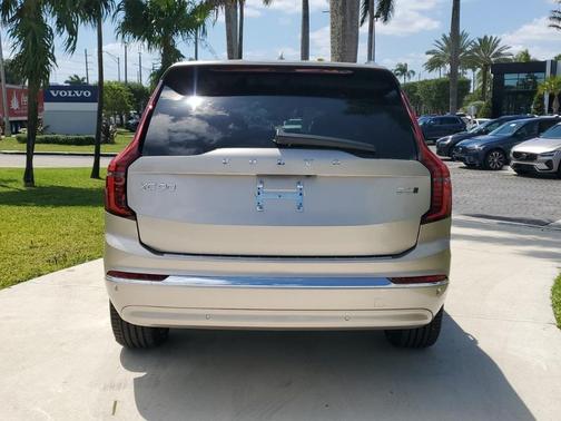 2025 Volvo XC90 B6 Ultra