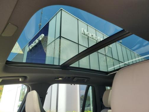 2025 Volvo XC90 B6 Ultra