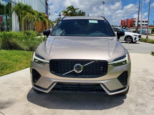 2025 Volvo XC60 Plug-In Hybrid T8 Plus