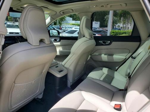 2025 Volvo XC60 Plug-In Hybrid T8 Plus