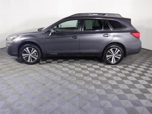 Photo 4 of 19 of 2018 Subaru Outback 2.5i Limited