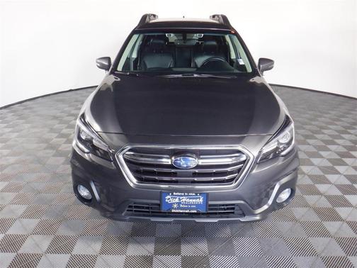 Photo 2 of 19 of 2018 Subaru Outback 2.5i Limited
