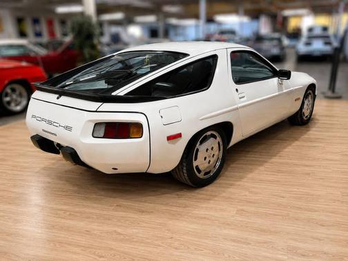 White 1984 Porsche 928 S 2dr Hatchback