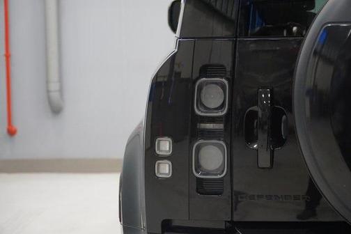 2022 Land Rover Defender 110 V8