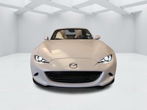 Snowflake White Pearl 2026 Mazda MX-5 Miata GRAND TOURING