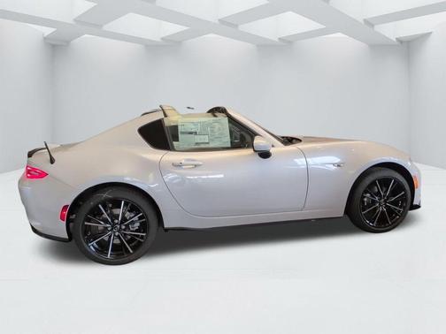 Snowflake White Pearl 2026 Mazda MX-5 Miata GRAND TOURING