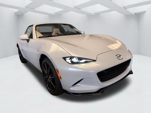 Snowflake White Pearl 2026 Mazda MX-5 Miata GRAND TOURING