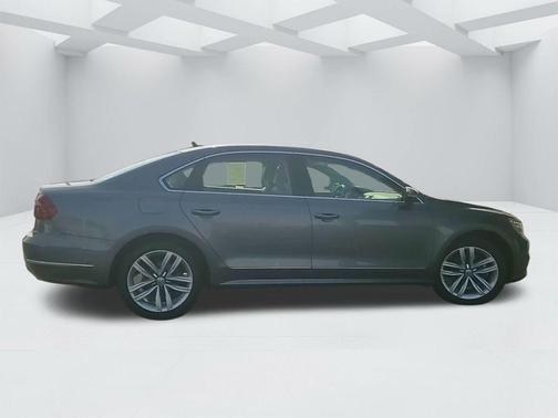 2017 Volkswagen Passat V6 SE w/Technology