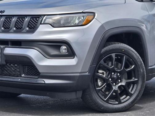 Billet Silver Metallic Clearcoat 2023 Jeep Compass Altitude
