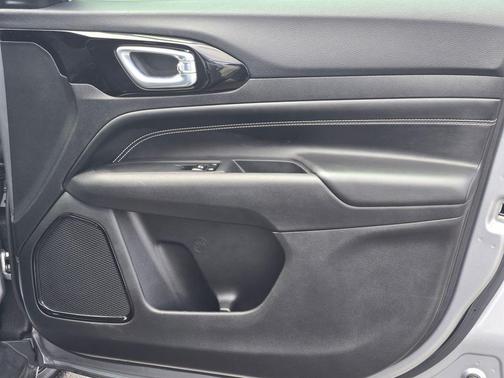 Billet Silver Metallic Clearcoat 2023 Jeep Compass Altitude