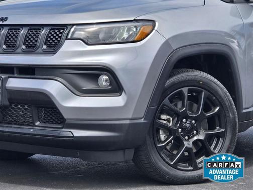 Billet Silver Metallic Clearcoat 2023 Jeep Compass Altitude
