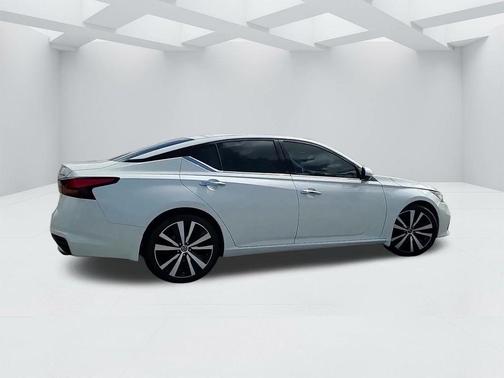 2020 Nissan Altima 2.0 Platinum