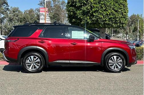 2022 Nissan Pathfinder SL