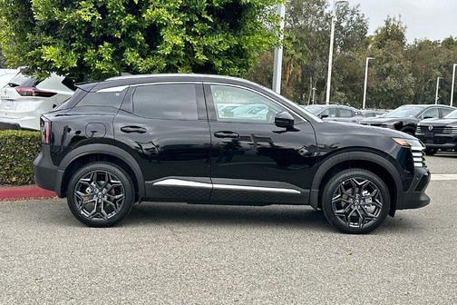 Super Black 2027 Nissan Kicks SR