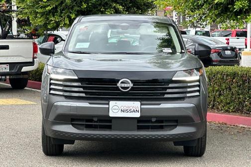 Gun Metallic 2027 Nissan Kicks S