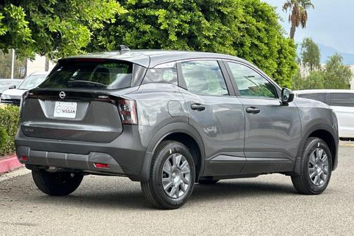 Gun Metallic 2027 Nissan Kicks S