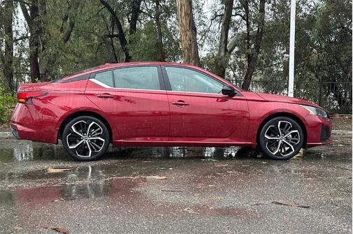 2025 Nissan Altima SR