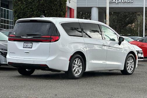 Bright White Clearcoat 2025 Chrysler Pacifica Select