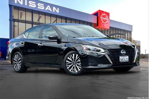 Super Black Clearcoat 2025 Nissan Altima SV