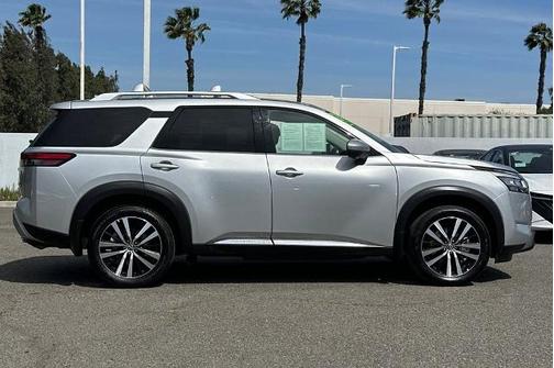 2024 Nissan Pathfinder Platinum