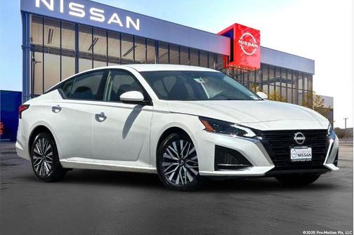 White 2023 Nissan Altima 2.5 SV