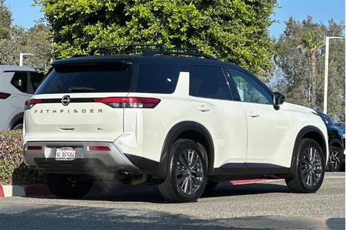 2024 Nissan Pathfinder SL
