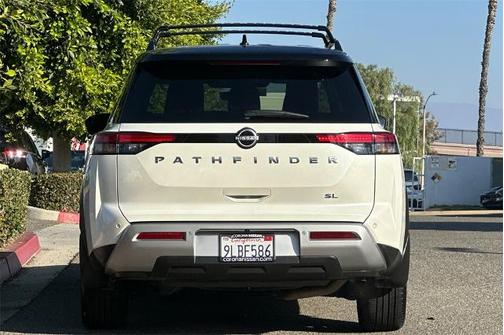 2024 Nissan Pathfinder SL