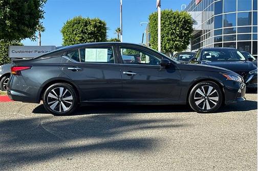 2022 Nissan Altima 2.5 SV